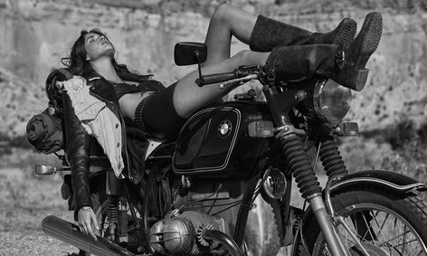 Vanessa Moody by Sebastian Kim for Elle US April 2019 Motorcycle Editorial, Harley Cruiser, Vanessa Moody, Bobber Harley, Sebastian Kim, Elle Spain, Biker Photoshoot, Bohemian Diesel, Elle Us