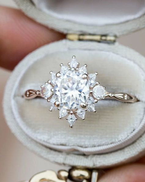 Diamond ring💍 Floral Engagement Rings, Floral Engagement Ring, Diamond Ring, Engagement Rings, Ring, Floral, Quick Saves