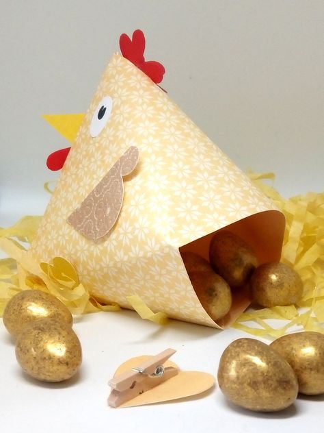 Esselle Crafts: Spring Chicken Favour Box Template 3d Papercraft Templates, Chicken Boxes, Crafts Spring, Pyramid Box, Paper Box Diy, Easter Favors, Scissors Crafts, Chicken Crafts, Easter Bags