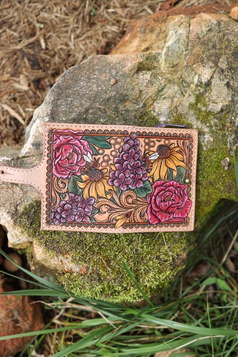 Leather Tooling Flowers, Leather Tooled Flowers, Tooled Leather Flowers, Custom Leather Work, Spring Flower Bouquet, Tooled Leather Wallet, Leather Patterns, Diy Leather Projects, Tooling Patterns