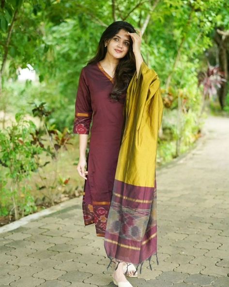 Ikat Salwar Designs, Mangalagiri Pattu Dresses Designs, Ikkat Kurta Designs, Ikat Blouse Designs, Neck Models, Pattu Dress, Ikat Blouse, Kalamkari Dresses, Salwar Neck Designs