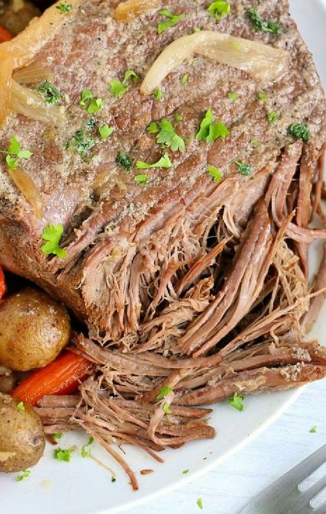 Air fryer roast beef with a dry rub comes out tender and delicious on the inside with a bit of crisp on the outside. Perfect for sandwiches. #roastbeef #airfryerroastbeef #ninjafoodiroastbeef Crockpot Meat, London Broil Recipes, London Broil, Savory Meals, Slow Cooker Roast, Baking Desserts, Crockpot Recipes Beef, Pot Roast Recipes, Crockpot Beef