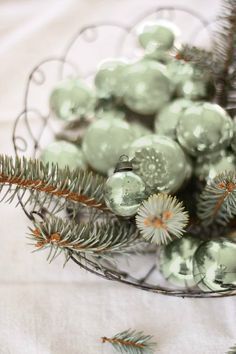 Download the perfect digital texture pictures. Sage Green Christmas, Texture Pictures, Green Christmas Tree Decorations, Christmas Lockscreen, Gold Christmas Decorations, Digital Texture, Colorful Christmas Tree, Christmas Illustration, Christmas Tree Lighting