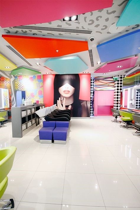 Colorful Hair Salon Decor, Salon Sink Station Ideas, Colorful Hair Salon, Unique Hair Salon, Modern Hair Salon, Salon Reception Area, Salon Concepts, Hair Salon Interior Design, Salon Design Ideas