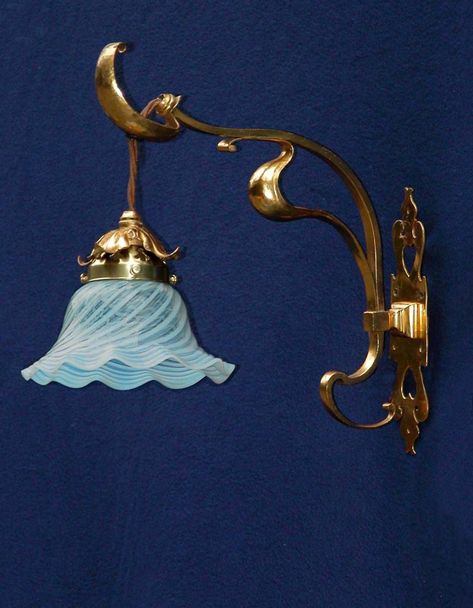 Pair of gilded brass Art Nouveau Wall Lights with Powell's style shades - Denton Antiques Art Nouveau Light Fixtures, Art Nouveau Interior Design, Art Nouveau Bathroom, Om Kalthoum, Art Nouveau Lighting, Art Nouveau Lamps, Art Nouveau Interior, Moroccan Bedroom, Horse Anatomy