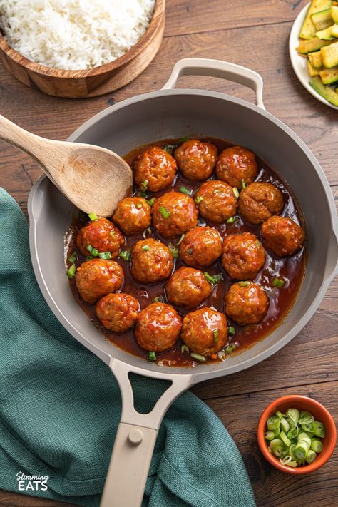 Christmas Canapés, Healthy Chinese Recipes, Baked Chicken Meatballs, Buffalo Style, Cheap Family Meals, Chicken Meatball, Spicy Meatballs, Smart Points Recipes, Healthy Low Calorie Meals