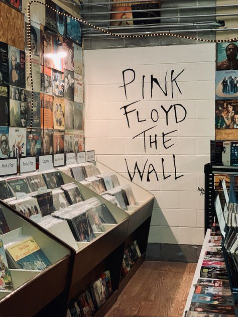 Pink Floyd Aesthetic, Pink Floyd Vinyl, Pink Floyd Wallpaper, Rock Playlist, Hopeful Romantic, Dorm Room Posters, Vinyl Photography, Spotify Covers, Amazing Music