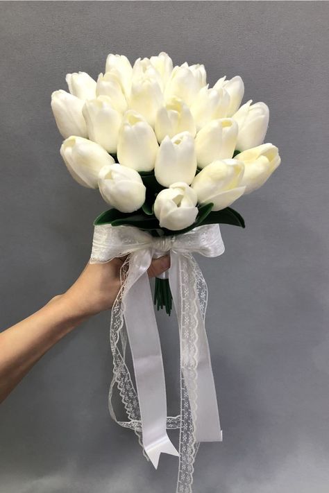 Tulip Bridal Bouquet, Flower Ceremony, White Tulip Bouquet, Indian Wedding Suits Men, Flower Bride, Hand Flower, Bouquet Bridal, Tulip Bouquet, Hand Flowers