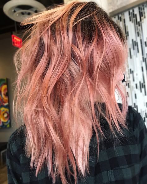 Rose gold hair color #balayage #balayagehair #rosegold #rosegoldhair #rosegoldhaircolor #rosegoldbalayage #hairstyles #haircolorideas #haircolorbalayage #haircolortrends #pink #pinkhair #pinkbalayage Rose Gold Hair With Blonde Money Piece, Balayage Rose Gold, Copper Gold Hair, Rose Gold Hair Blonde, Bayalage Blonde, Rose Gold Hair Color, Gold Hair Color, Rose Gold Blonde, Gold Balayage