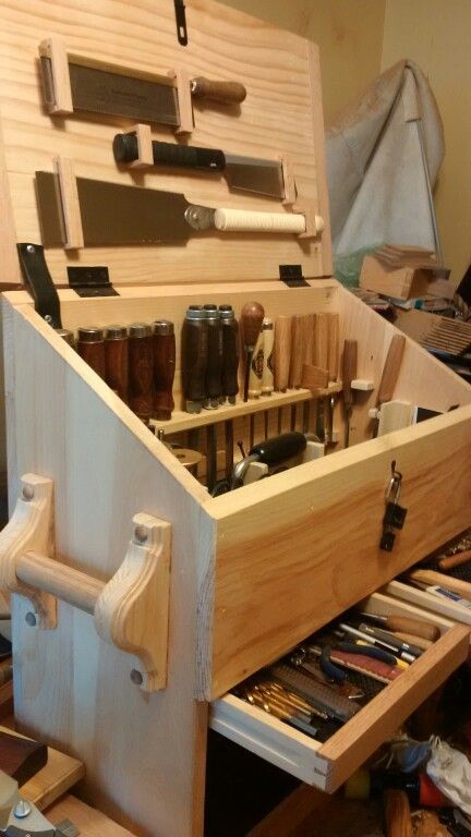 Tool Box Wood, Wooden Tool Box Ideas, Wood Tool Chest Plans, Wood Tool Chest, Craft Tool Storage, Restauration Hardware, Easy Woodworking Projects For Beginners, Luminaria Diy, Wood Tool Box