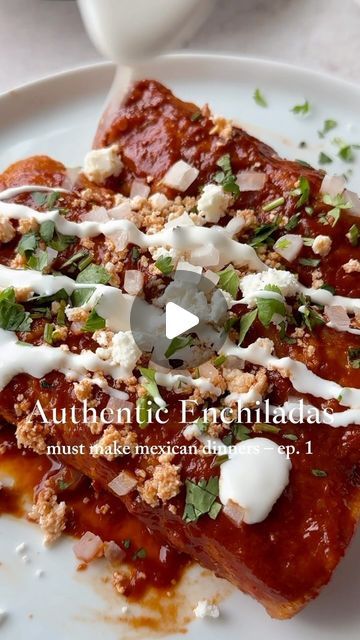 Mexican Restaurant Enchiladas, Corn Tortilla Enchiladas Chicken, Making Enchiladas, Red Chicken Enchiladas, Enchiladas Corn Tortillas, Enchiladas Rojas, Mexican Dinners, Red Enchiladas, Mexican Chocolate