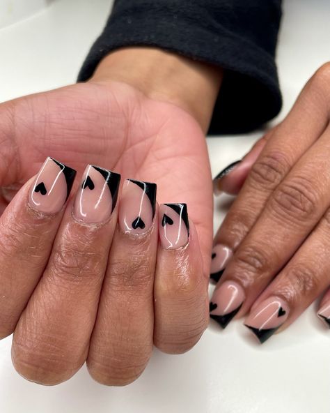 Black Valentines Day Nails Square, Short Square Nail Designs Valentines, Black Nails With Hearts, Nail Designs With Hearts, Black Heart Nail Designs, Cute Nail Ideas Pink, Valentines Day Nails Black, Valentines Nails Black, Black Valentines Day Nails