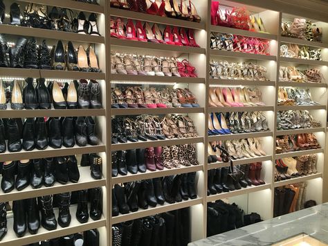 Big Walking Closet, Heels Collection Closet, Giant Closet, Rich Closet, Massive Closet, Big Closet, Dream Closet Design, Walk In Closet Design, Big Closets