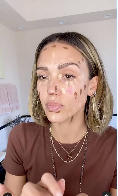 Blending Face Makeup, Simple Makeup Contouring, How To Blend Makeup Foundation, Jessica Alba Nails, Quick Make Up Tutorial, Cream Foundation How To Apply, Jessica Alba Makeup Looks, Dot Method Makeup, Makeup Dots On Face