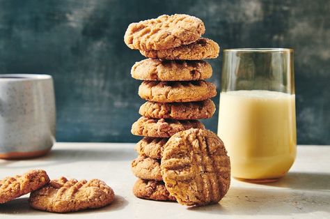 Peanut Butter Cookies with Self-Rising Flour Recipe | King Arthur Baking: A batch of these peanut butter cookies with self-rising flour is quick and easy to mix up and bake — just 1 hour from start to finish. Bake these chewy peanut butter cookies today! Classic Peanut Butter Cookies, King Arthur Baking, Chewy Peanut Butter Cookies, No Flour Cookies, King Food, Peanut Butter Cookie Recipe, Delicious Cookie Recipes, Baking Company, Butter Cookie