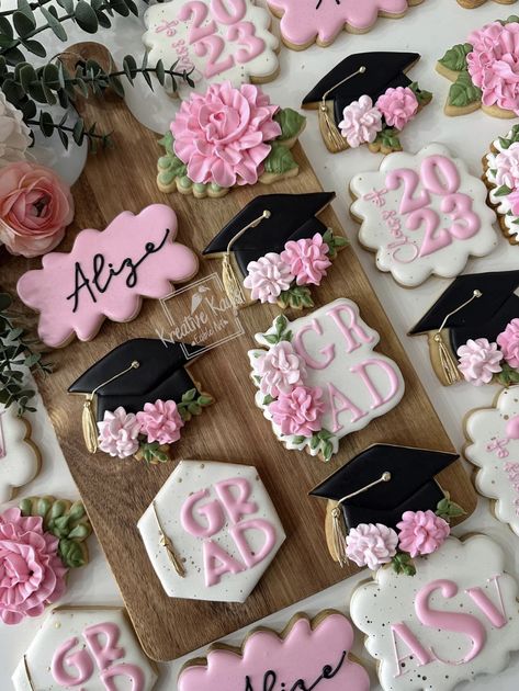 Grad Cake With Flowers, Phd Party, Pink Graduation Party, Law School Graduation Party, Graduation Party Pictures, Graduation Party Desserts, Graduation Treats, Nursing School Graduation Party, College Grad Party