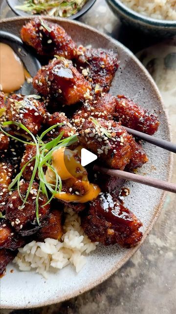 Tieghan Gerard on Instagram: "Sheet Pan Korean Popcorn Chicken. Homemade Korean style  fried chicken. Oven baked until extra crisp, then covered in a sweet and spicy Gochujang BBQ sauce. The chicken is good, but the sauce is special (: a little spicy mayo on the side for dipping. It’s the yummiest. 

2 pounds boneless chicken breasts, cut into 2 inch cubes
1 egg
3 cups crushed corn flakes
2 tablespoons grated parmesan
salt and black pepper
extra virgin olive oil, for brushing
3 cups broccoli florets
spicy mayo, for serving (optional, recipe on the site)

GOCHUJANG BBQ SAUCE
1/2 cup tamari/soy sauce
2 teaspoons honey
1-2 tablespoons Gochujang (Korean chili paste)
2 tablespoons rice vinegar
1 inch fresh ginger, grated
3 cloves garlic, grated
2 tablespoons toasted sesame oil
3 tablespoons toa Korean Style Fried Chicken, Gochujang Chicken, Chicken Oven, Tieghan Gerard, Korean Chili, Korean Chili Paste, Spicy Mayo, Popcorn Chicken, Chili Paste