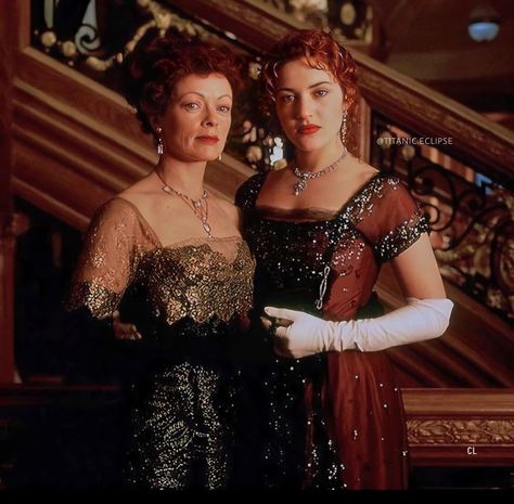 𝐀𝐍𝐔𝐑𝐀𝐃𝐇𝐀 | 𝐓𝐈𝐓𝐀𝐍𝐈𝐂 🌙 on Instagram: “Ruth Dewitt Bukater & Rose Dewitt Bukater 🌹 mom & Daughter @francesfisher #katewinslet #rosedawson #katewinslet #jackdawson…” Titanic Costume, Titanic Kate Winslet, Black Dinner Dress, Titanic Photos, Titanic 1997, Frances Fisher, Titanic History, Jack Dawson, Titanic Movie