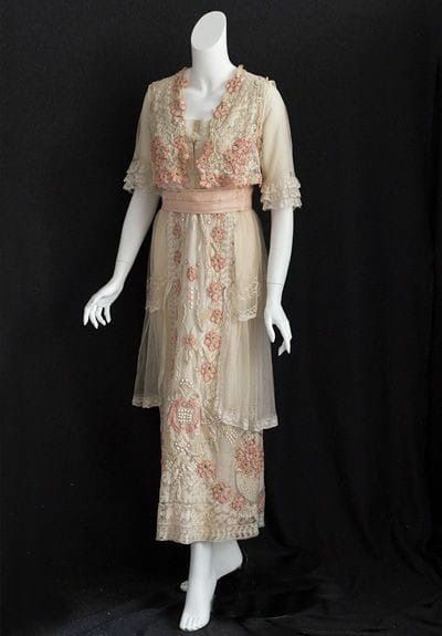 Hand Embroidered Lace Tea Dress, Ca.1914 Fashion 1910, Fashion Timeline, Cotton Gauze Dress, 1920s Outfits, Muslin Dress, 1910s Fashion, 20th Century Fashion, Edwardian Dress, Gauze Dress