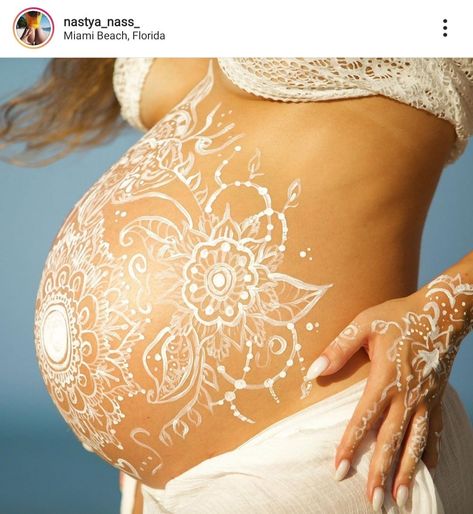 Baby Blessing Party, Bump Painting, Pregnant Belly Painting, Baby Bump Pictures, Belly Art, Pregnancy Bump, Pregnancy Body, Pretty Pregnant, Belly Painting