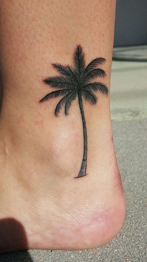 Tattoo, cool tattoo ideas, tattoo design, cat tattoo, flower tattoo, wrist tattoo, floral tattoo Charming Tattoo, Tattoos Ankle, Cool Tattoo Ideas, Tattoo Chart, Tattoos Symbols, Tattoo Cool, Kitty Tattoos, Funny Tattoo, Tatuagem Masculina Pequena