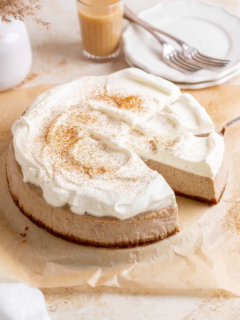 Chai Spice Cheesecake - Julie Marie Eats Pumpkin Chai Cheesecake, Chai Spice Cheesecake, Pumpkin Chai Dessert, Fall Cheesecake Recipes, Chai Cheesecake, Fall Cheesecake, Gooey Desserts, 2024 Holidays, Spice Cheesecake