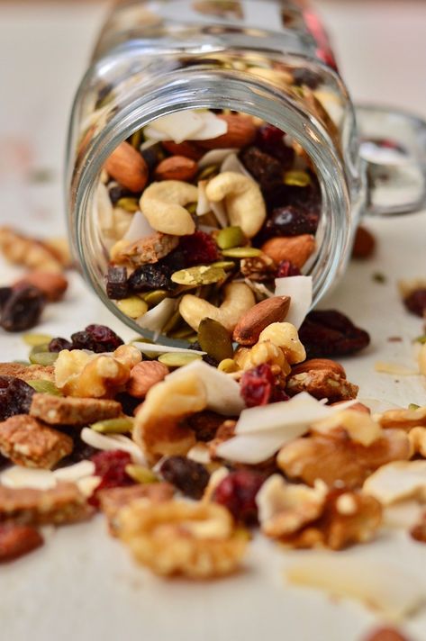 Trail Mix Recipes, Low Carb Snack, Food Photography Inspiration, Snacks Saludables, Gluten Free Snacks, Mixed Nuts, Food Packaging Design, Healthy Food Choices, Trail Mix