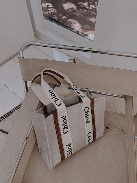 Summer Designer Bags 2023, Investment Bags 2023, Chloe Bag Aesthetic, Chloe Tote Bag Outfit, Chloe Bag Outfit, Summer Designer Bags, Chloe Tote Bag, Chloe Purse, Chloe Tote