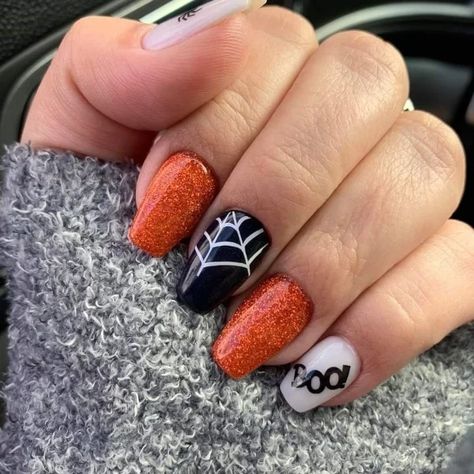 60 Easy Halloween Nail Art Designs for 2022 - The Trend Spotter Ongles Gel Halloween, Nailart Tutorial, Halloween Nails Diy, Holloween Nails, Halloween Manicure, Halloween Nails Easy, Unghie Nail Art, Halloween Acrylic Nails, Cute Halloween Nails