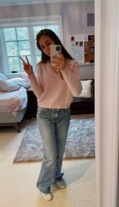 Brandy Pink Sweater, Brandy Melville Pink Sweater, Brandy Sweater, Sweater And Jeans, Lara Jean, Uptown Girl, Sweaters And Jeans, Pink Sweater, School Outfits