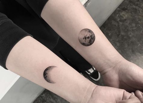 Moon Tattoo For Couples, Matching Moon Tattoos Couple, Couples Moon Tattoo, Moon Tattoo Designs Men, Tattoo Set Couple, Moon Matching Tattoo, Matching Moon Tattoos, Moonlight Tattoo, Matching Bff Tattoos