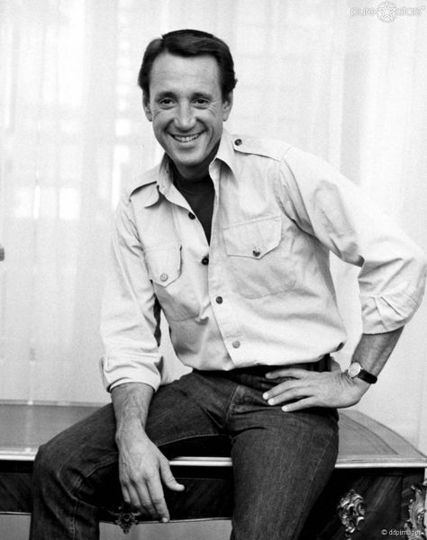 roy-scheider-am-28-oktober-1975 Martin Brody, Shark Movies, Jaws 1975, Roy Scheider, Funny Shark, Handsome Older Men, Sharks Funny, Actors Male, Brain Rot