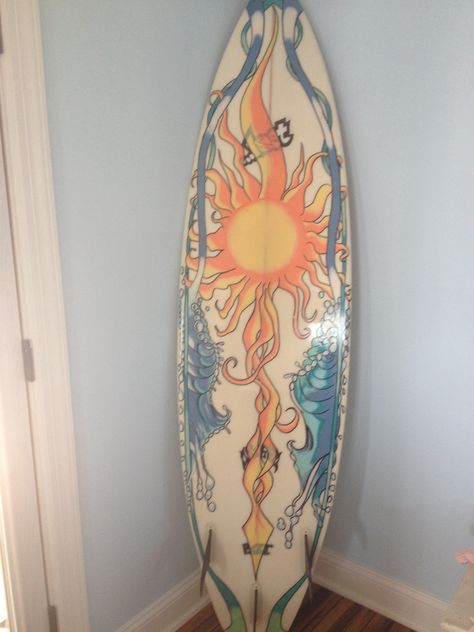 Cool Surfboards, Cute Surfboards, Pretty Surfboard, Cool Surfboard Designs, Painted Surf Board, Surf Boards Designs, Painted Surfboard Ideas, Surf Board Painting, Surf Board Art