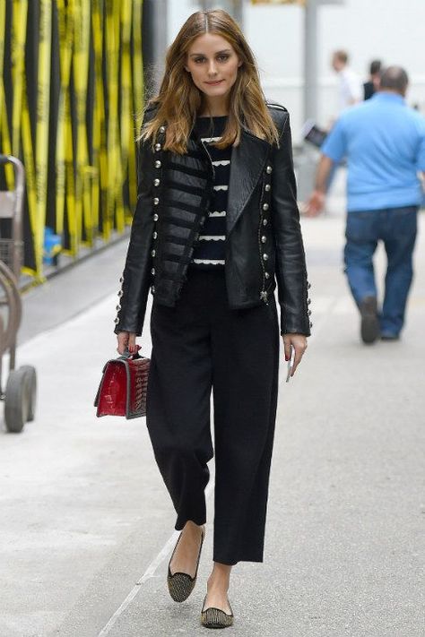 olivia palermo Outfit Total Black, Olivia Palermo Outfit, Estilo Olivia Palermo, Olivia Palermo Lookbook, Winter Trousers, Olivia Palermo Style, Street Dress, Total Black, Looks Street Style