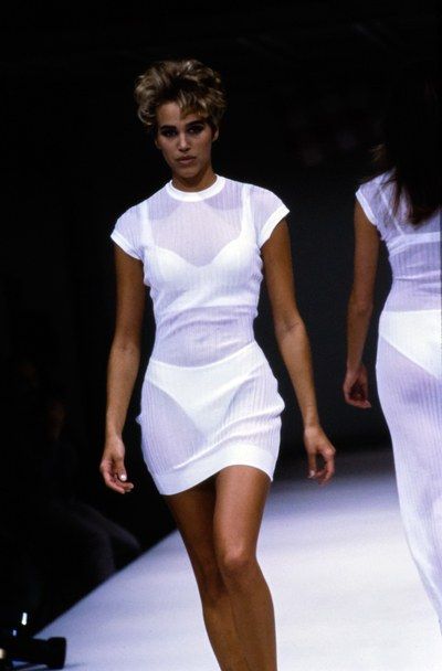 Crazy Runway Fashion, 80s Runway Fashion, Runway Fashion Vintage, Runway Fashion Dresses, Vintage Runway Fashion, Runway Fashion 2020, Women's Runway Fashion, Azzedine Alaïa, 90s Runway Fashion