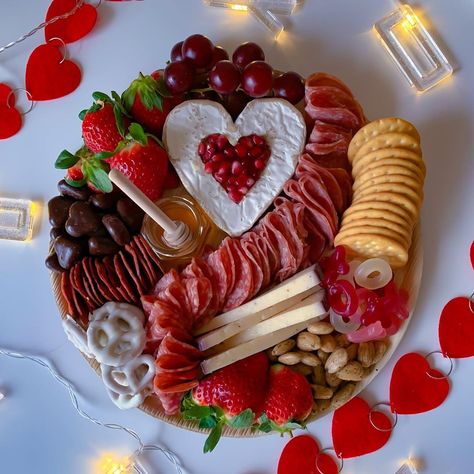 Mini Charcuterie Board Valentines, Charcuterie Board For Valentines Day, Valentine’s Day Cheeseboard, Valentines Day Cheese Board, Valentine Charcuterie Board Ideas, Valentine’s Day Charcuterie Board, Valentines Boards, Valentines Day Charcuterie Board, Valentine Charcuterie Board