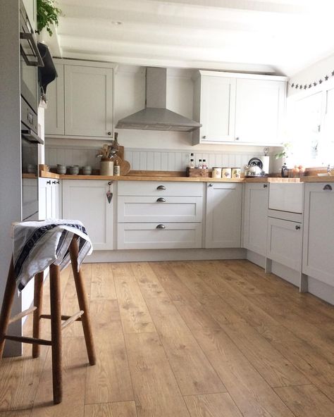 Hands up who is struggling to take photos as it’s too dark before and after work in the week?! ‍♀️So here is a recycled one of my new kitchen...feel free to unfollow as I realise I’m spamming you, I won’t judge Happy hump day and I’m counting the days until we break up Wednesday  #kitchenlove #lovemyrenovation #cottagekitchen #howdens #howdensjoinery #kitcheninspo #instakitchen #listedbuilding #cosycottage #moderncountry #countryhomesandinteriors #actualinstagramhomes #lovetohome #... Modern Country Cottage, Rustic Cottage Kitchens, Howdens Kitchen, Küchen In U Form, Howdens Kitchens, Modern Country Kitchens, Oak Worktops, Cottage Kitchens, Classic Kitchen