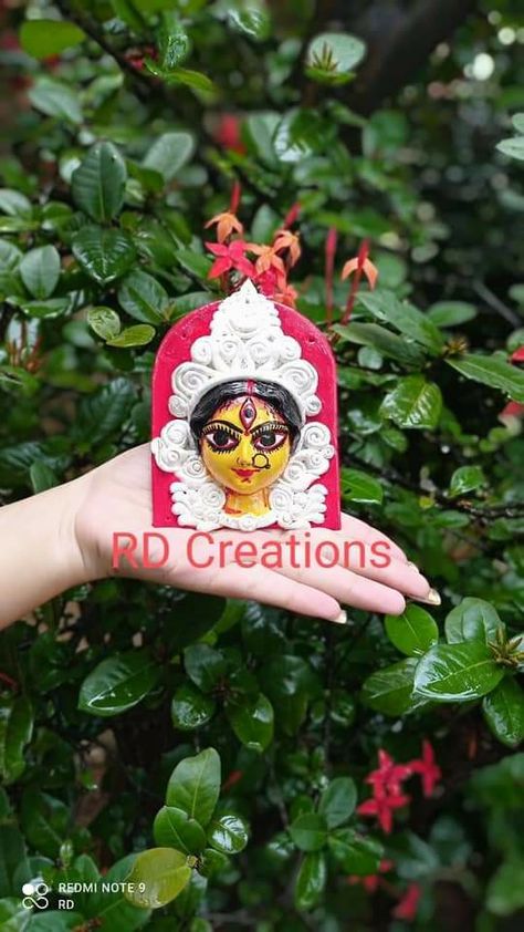 Mouldit Clay, Durga Ma, Diwali Photography, Indian Wedding Invitation Card Design, India Crafts, Indian Artwork, Cardboard Crafts Diy, Durga Painting, Indian Wedding Invitation Cards