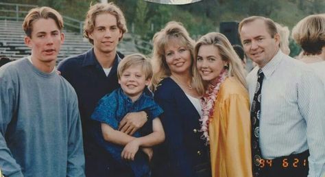 Walker families in 1994 Caleb Walker, Amy Walker, Paul Walker Family, Paul Walker Tribute, Cody Walker, Paul Williams, Actor Paul Walker, Paul Walker Pictures, Rip Paul Walker