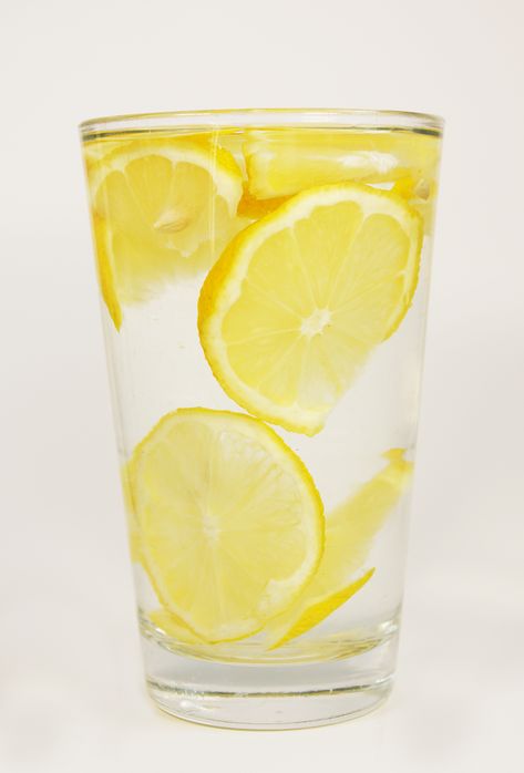 Highkey Photography, Cucumber And Lemon Water, Cucumber Lemon Water, Art Coursework, Lemon Water Benefits, Water Benefits, Luxury Living Room Design, Glass Pictures, Lemon Slice