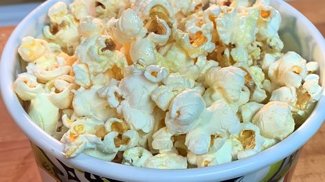 Whirley Pop Recipes, Kettle Corn Popcorn, How To Make Popcorn, Stovetop Popcorn, Homemade Popcorn, Popcorn Kernels, Popcorn Seasoning, Pop Popcorn, Kettle Corn