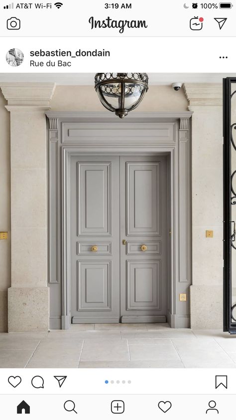 Traditional Double Front Door, Parisian Doors Entrance, Classic Doors Entrance, Main Door Color Ideas, Parisian Style Interior, Parisian Doors, Modern Interior Door, Double Doors Exterior, Georgian Interiors