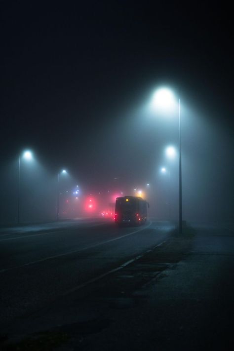 Night Shots Photography, Night Bus Aesthetic, Bus At Night, Bus Photography, Flowers At Night, Foggy Night, Night Time Photography, Rhapsody In Blue, Night Background