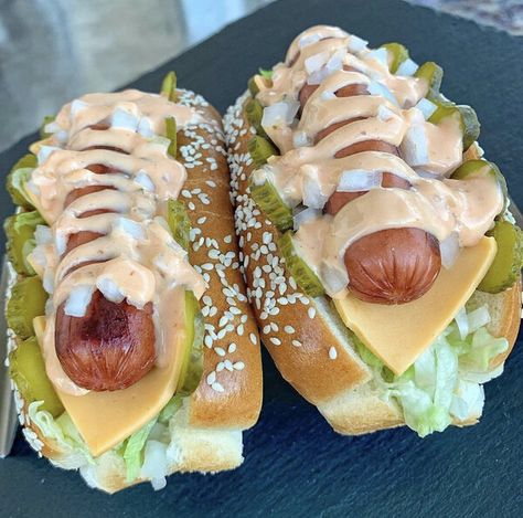 Homemade Big Mac, Hot Dogs Recipes, Gourmet Hot Dogs, Hot Dog Recipes, Football Food, Chapati, Dog Recipes, Big Mac, Camping Food