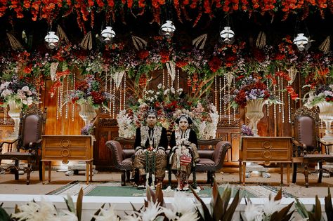 Javanes Wedding Traditional Javanese Wedding, Traditional Bride, Wedding Reception, Fair Grounds, Wedding Decorations, Christmas Tree, Holiday Decor, Quick Saves, Home Decor