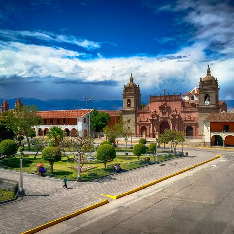 #Ayacucho #Huamanga #PlazaMayor Lima Peru, Travel Posters, Peru, Art Ideas, The Good Place, Vision Board, Baby Shower, Shower, House Styles