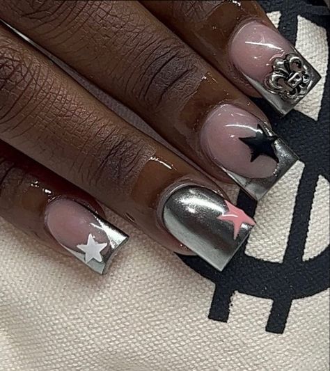 Cute Short Nail Inspo French Tip, Nail Inspo Back To School 2023, Chrome Set Nails, Short Tip Nail Designs, Black And Chrome French Tip Nails, Chrome Nail French Tip, Black Nails With Chrome Tips, Marine Serre Nails, Concert Nails Short