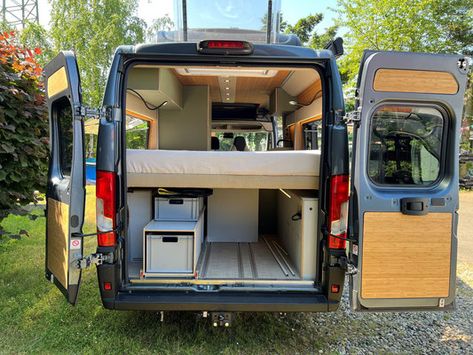 Der Renault Trafic Camper - Kompanja Campingbus Renault Trafic Camper Conversion, Renault Trafic Camper, Camper Dog, Van Ideas, Camper Conversion, Van Conversion, Ford Transit, Camper Van, Van Van