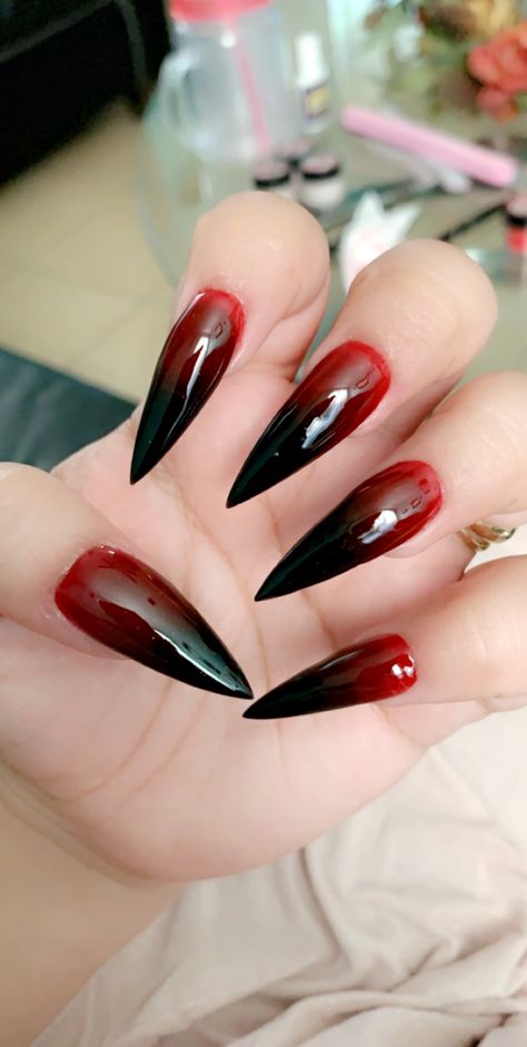 Black And Red Pointy Nails, Goth Pointy Nails, Red Goth Nails, Cute Nails Red, Goth Stiletto Nails, Black Ombré Nails, Black Ombre Nails, Witchy Nails, Ombré Nails