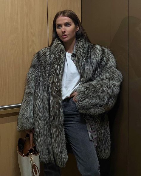 ThickFurLover on Twitter Silver Fox Fur Coat, Fall 23, Winter Street, Fox Fur Coat, Silver Fox, Fox Fur, Fur Coat, Fox, On Twitter